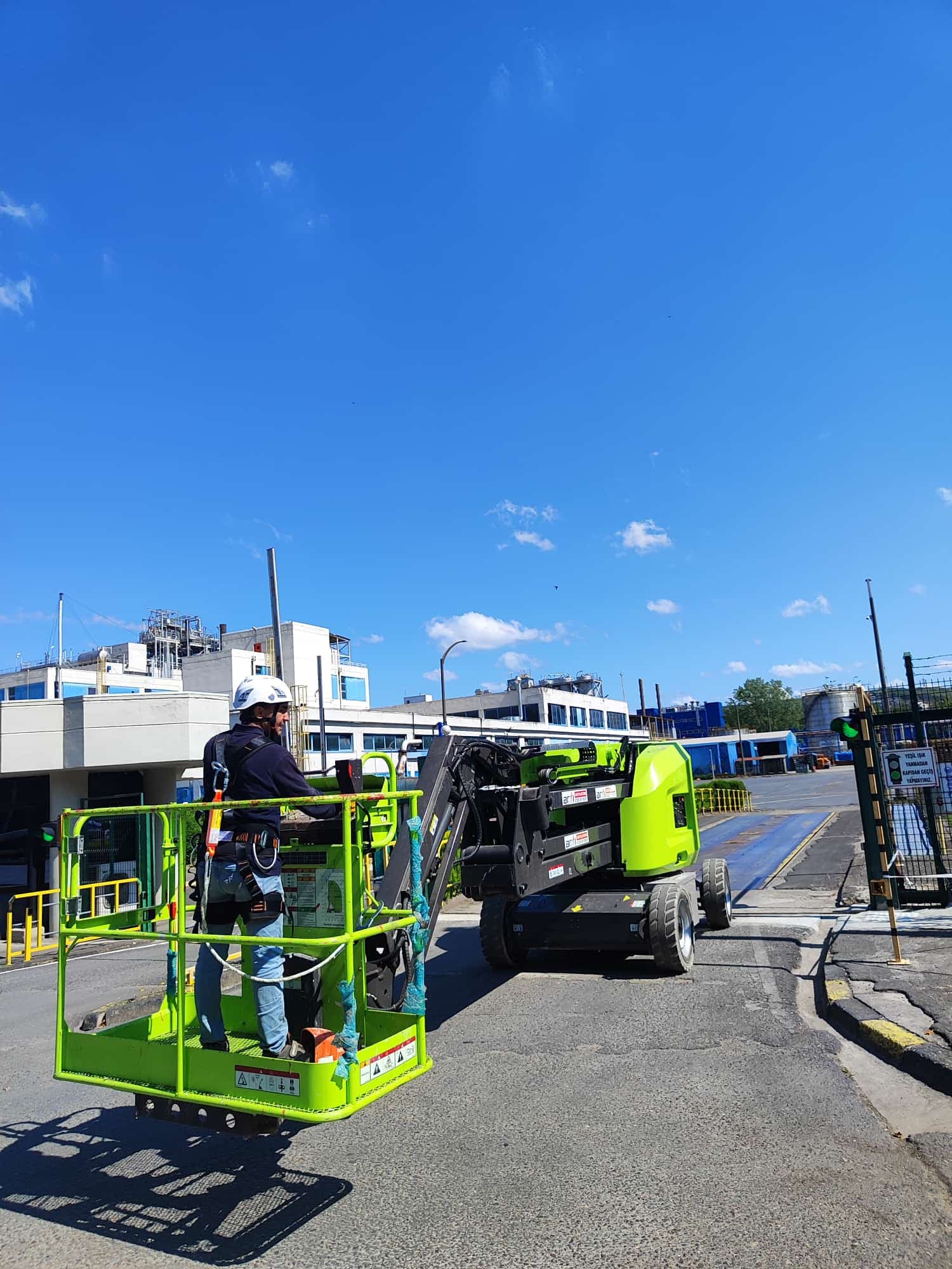 Denizli Tekstil ve Mermer Sanayi Manlift Kiralama saha detayı