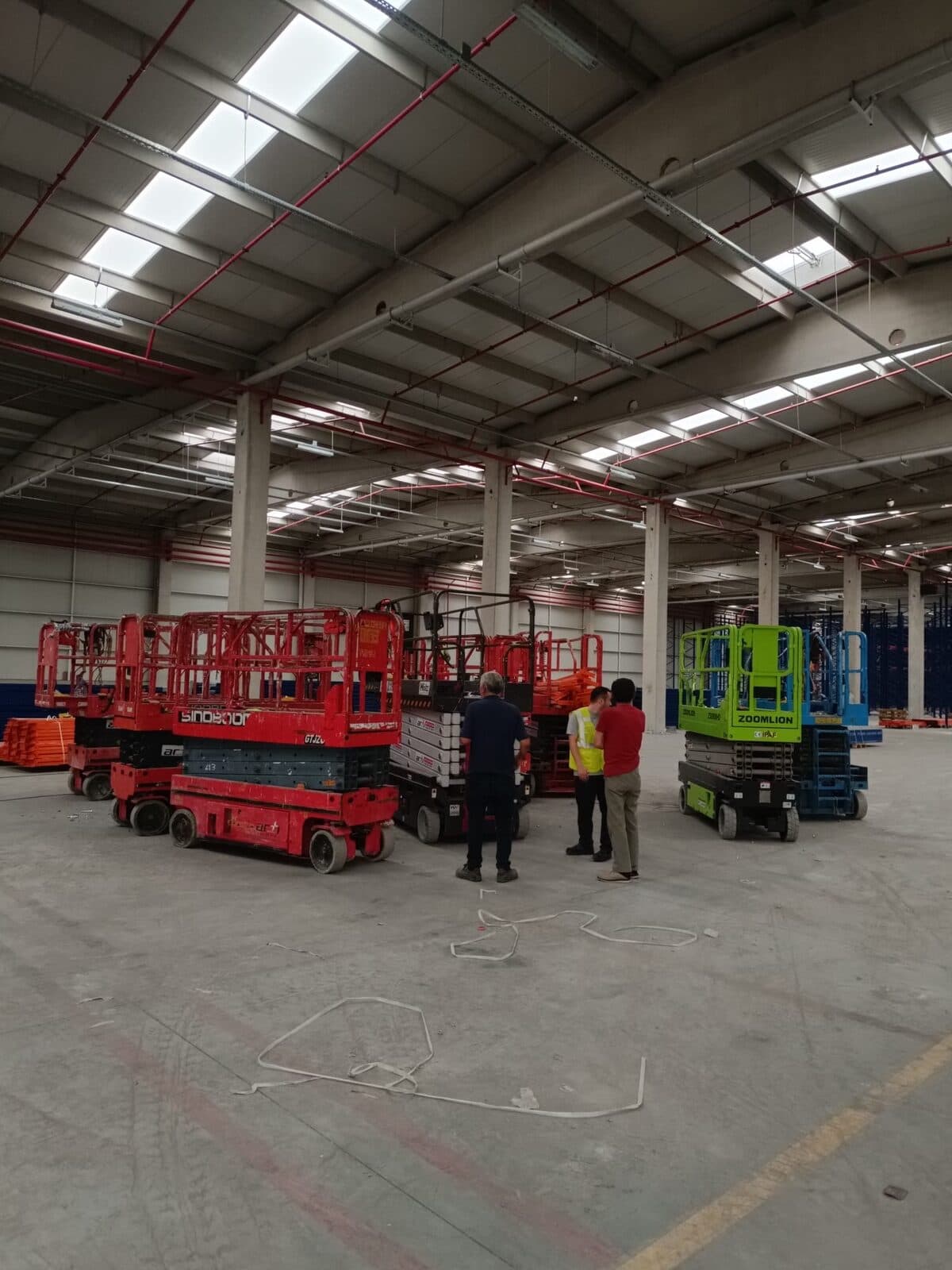 Kapalı mekanda platform ile bakım çalışması